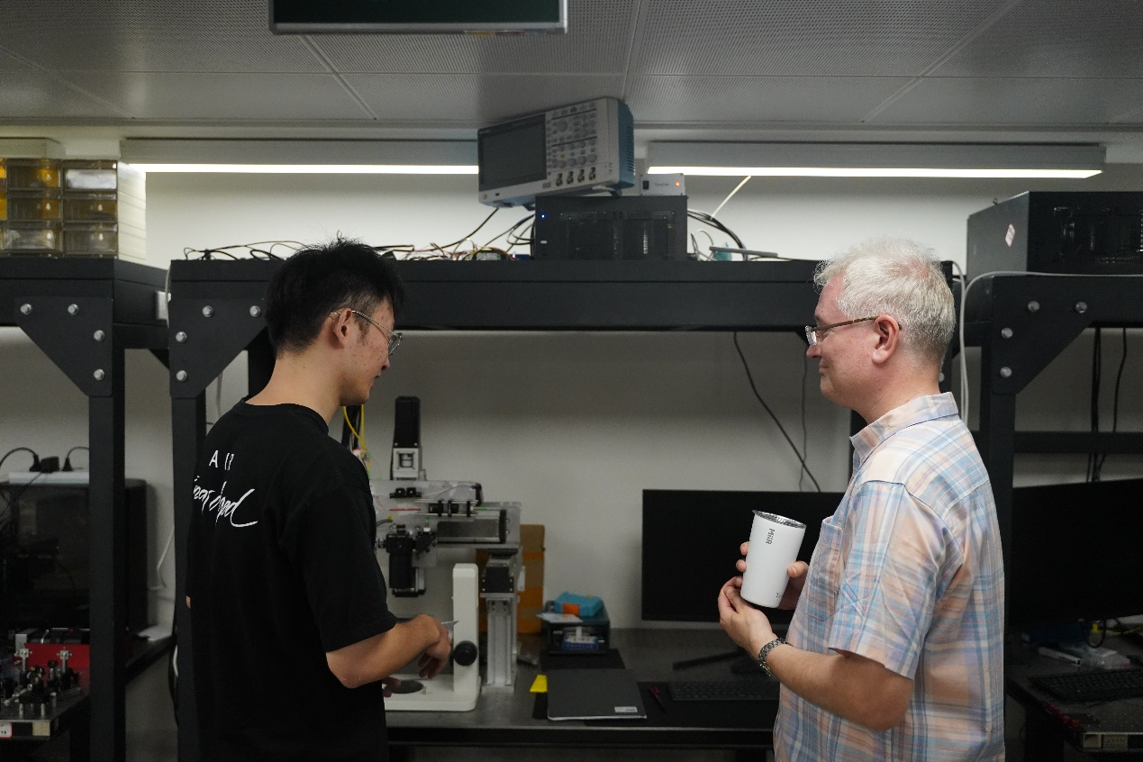 热烈欢迎哈佛大学Tobias教授来访